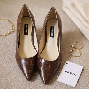 Nine West Croc Embossed Heels Brown Pointed Toe Size 5M NWOT